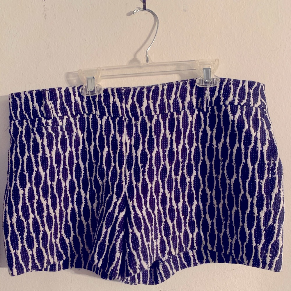 Ann Taylor LOFT blue and white texturized shorts
